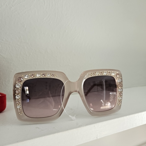 NWOT Caroline Herrera Logo Print Crystal Embellished Sunglasses With Case - Picture 3 of 10